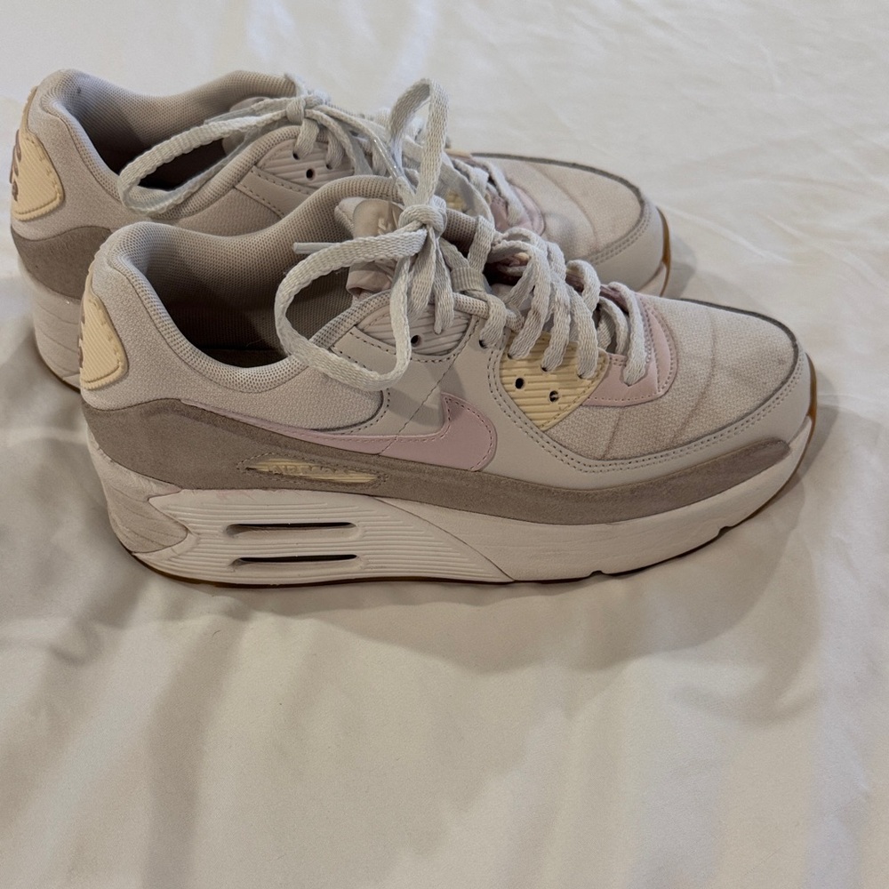 Nike Air Max 90 LV8 Platform Sneaker - Picture 2 of 8